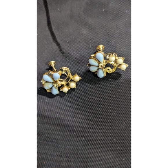 Vintage Floral Screw-Back Earrings With Blue & White Beads Estate - Picture 6 of 6